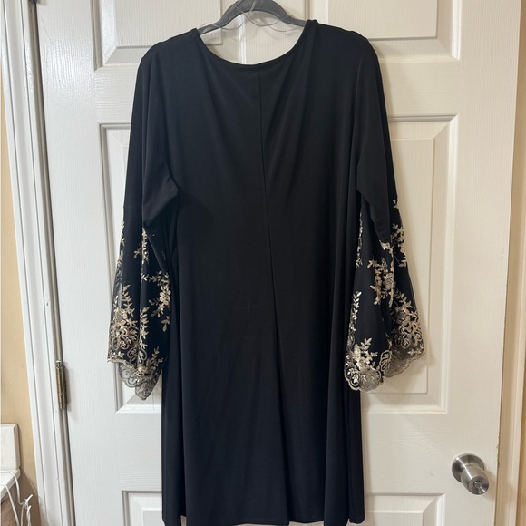 Elegant Black Dress with Gold Embroidered Sleeves - Picture 2 of 3